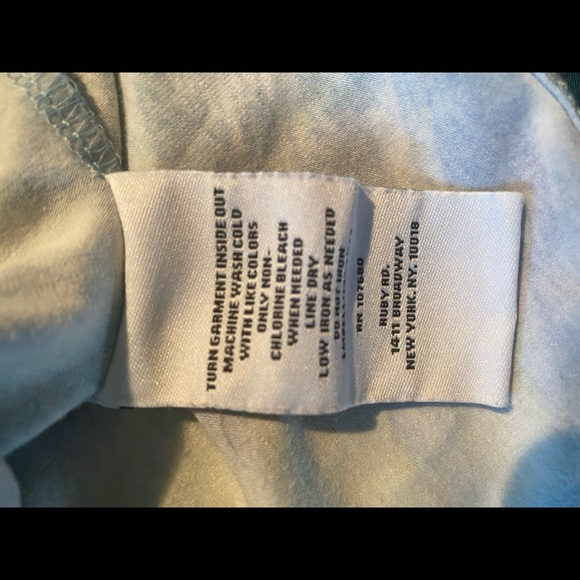 🌺 Ruby Rd. Embellished V Neck Top 🌺 - Picture 7 of 8